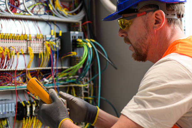 Best Local Electrician Companies  in Saylorville, IA